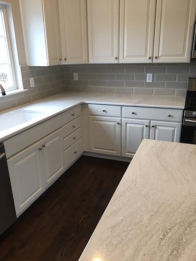 white and gray kitchen photo